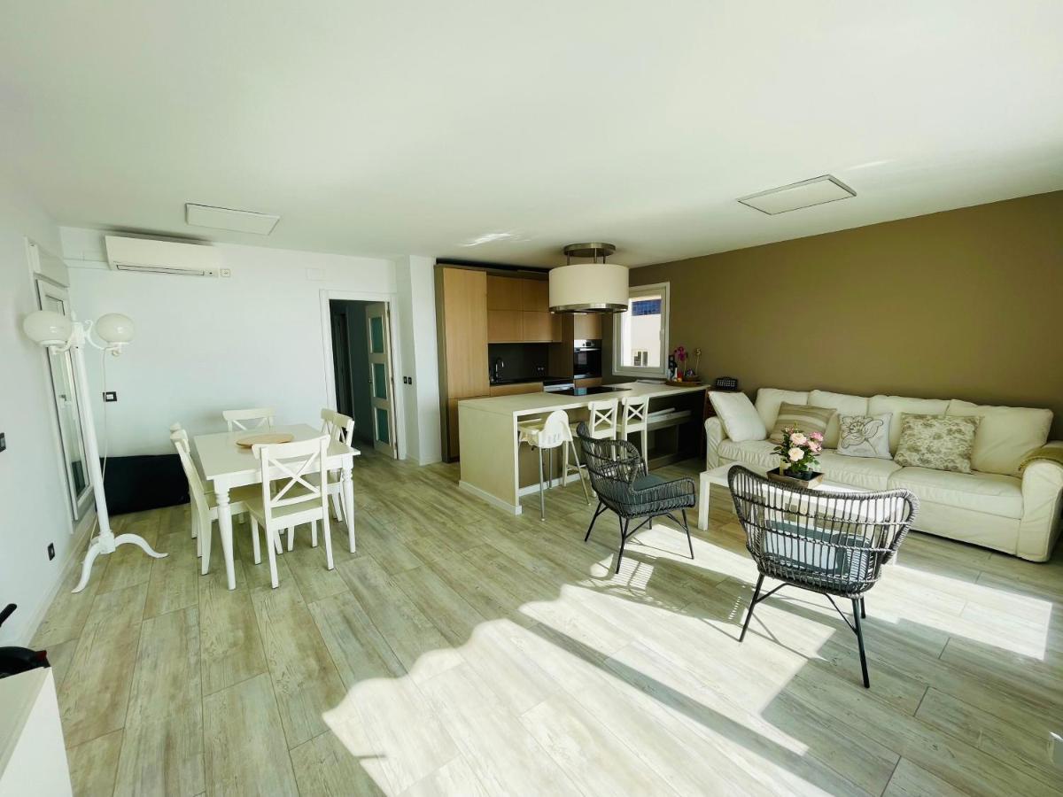 La Marina2 Seaview With Amazing Terrace Apartment Ситжес Екстериор снимка