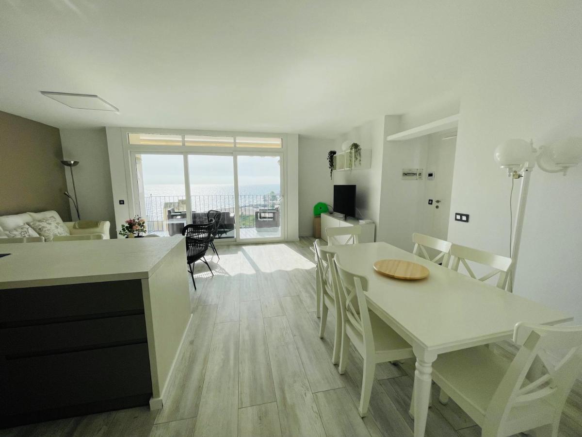 La Marina2 Seaview With Amazing Terrace Apartment Ситжес Екстериор снимка